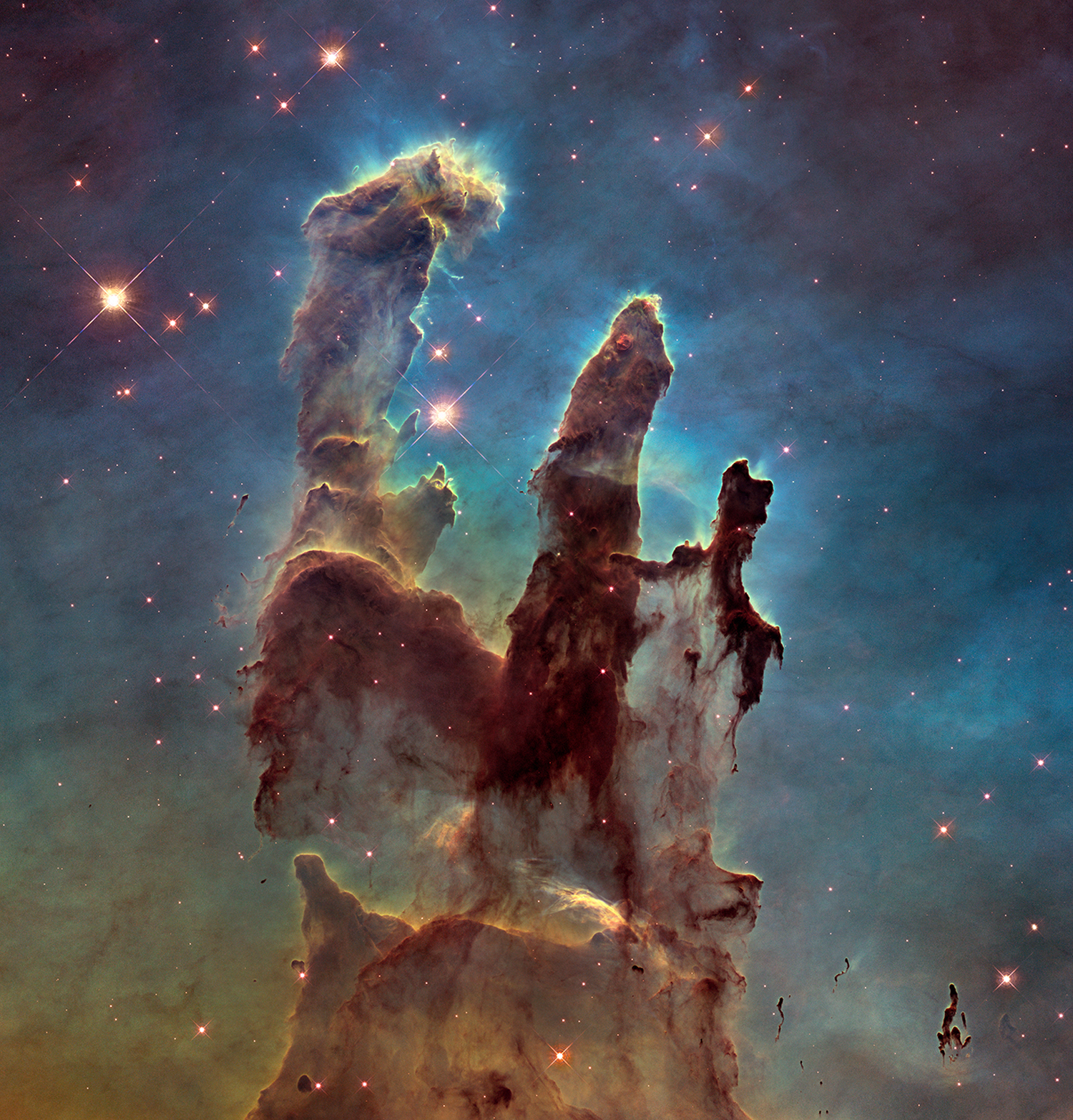 Están naciendo nuevas estrellas en estas torres de gas y polvo, llamadas los Pilares de la Creación, en la Nebulosa del Águila.  Es una imagen icónica y una de nuestras mejores imágenes espaciales de todos los tiempos.